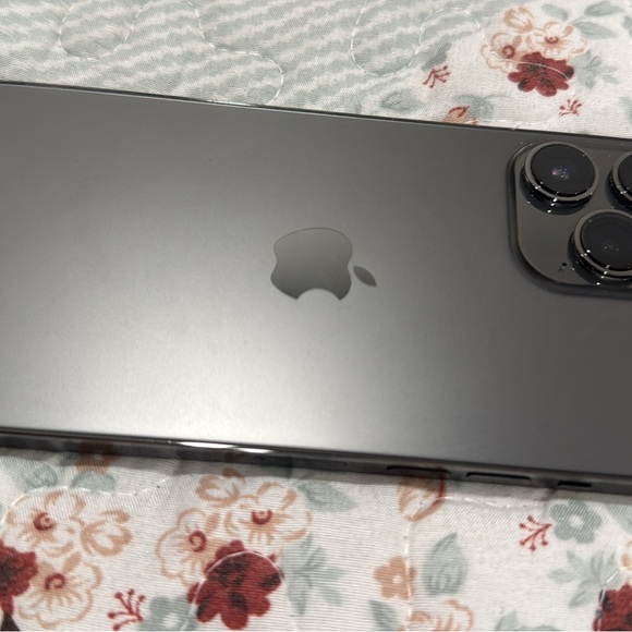 Apple iPhone in Elegant Black